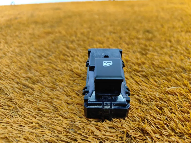 Кнопка стеклоподъемника