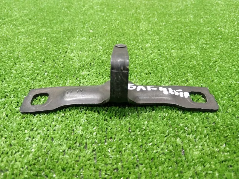 Ответная часть замка багажника