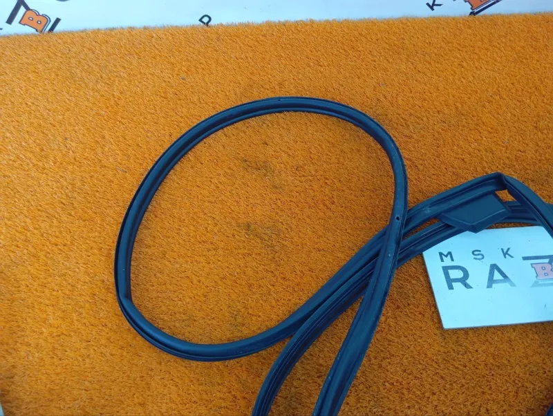 Уплотнитель двери