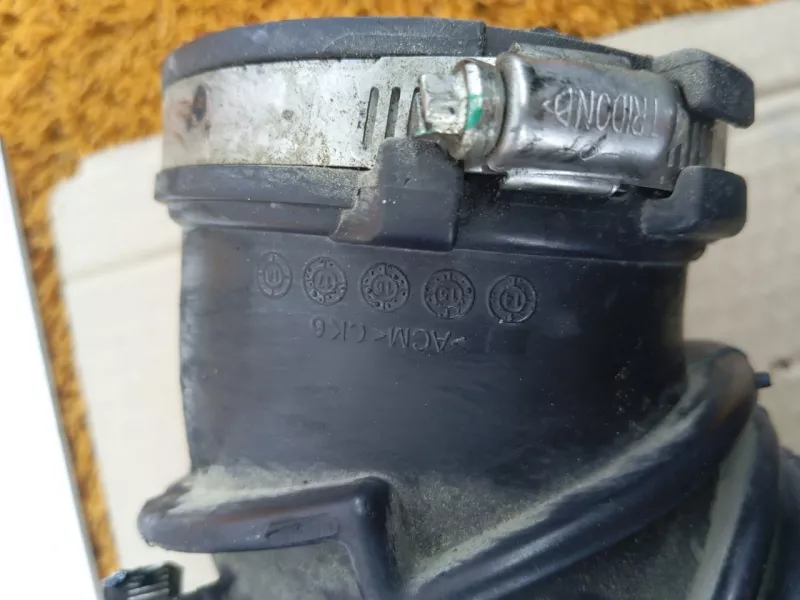 Патрубок воздушного фильтра