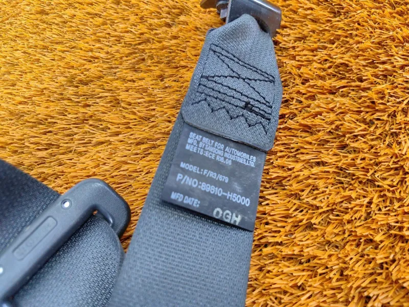 Ремень безопасности