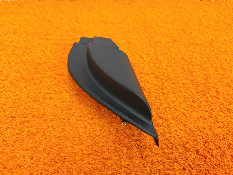 Уголок двери