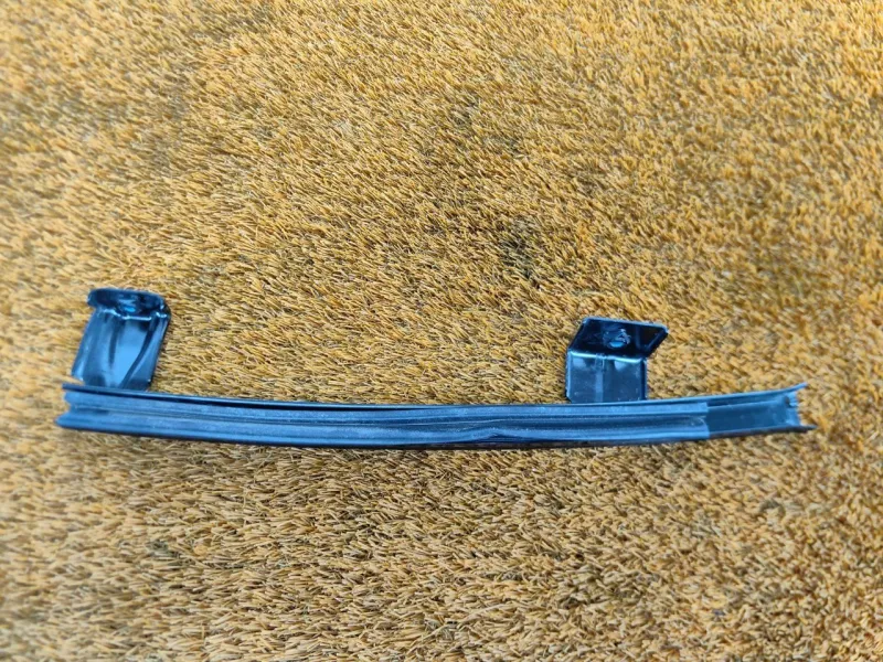 Направляющая стекла двери