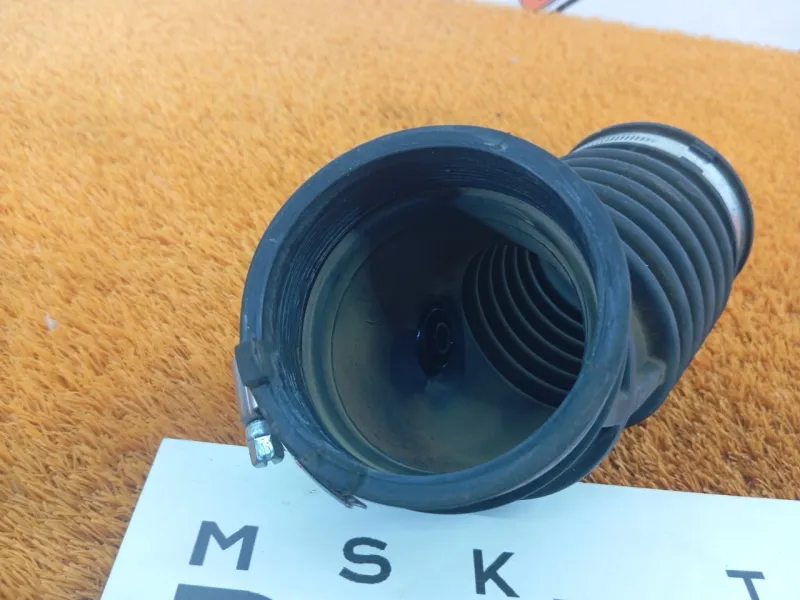 Патрубок воздушного фильтра