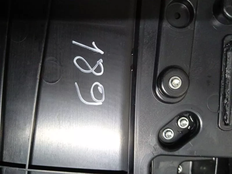 Обшивка двери Audi A4 2009 8K0867104AFWFA B8, передняя правая