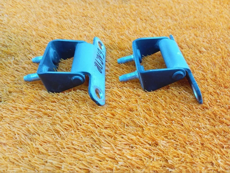 Петля двери багажника