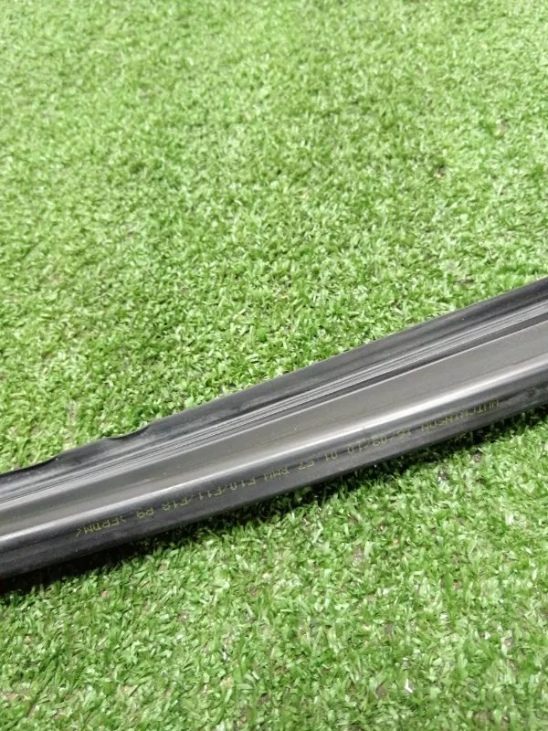 Уплотнитель стекла двери