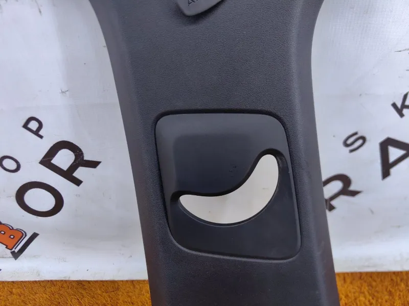 Обшивка центральной стойки