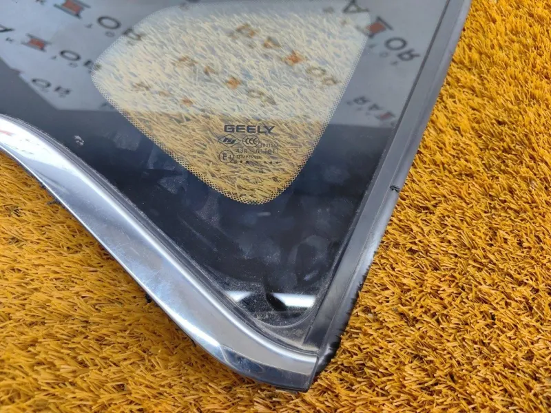 Форточка задняя