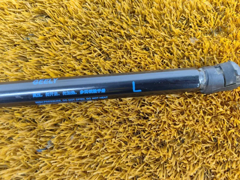 Амортизатор крышки багажника