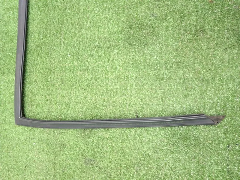 Уплотнитель стекла двери