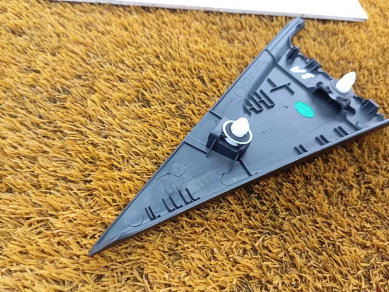 Уголок двери