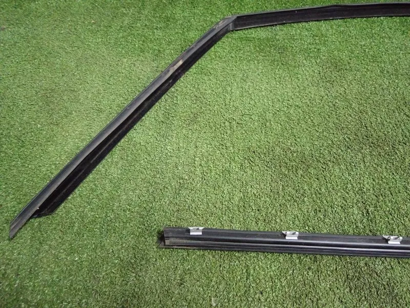 Уплотнитель стекла двери