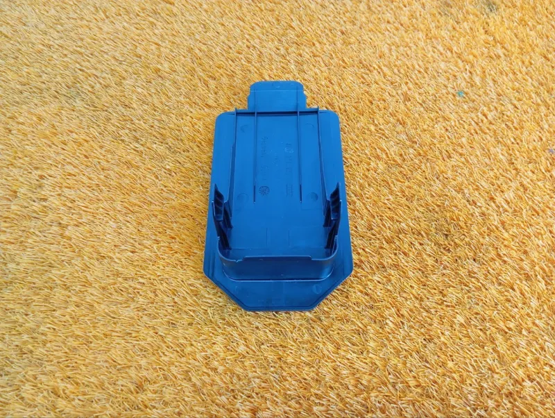 Крышка блока предохранителей