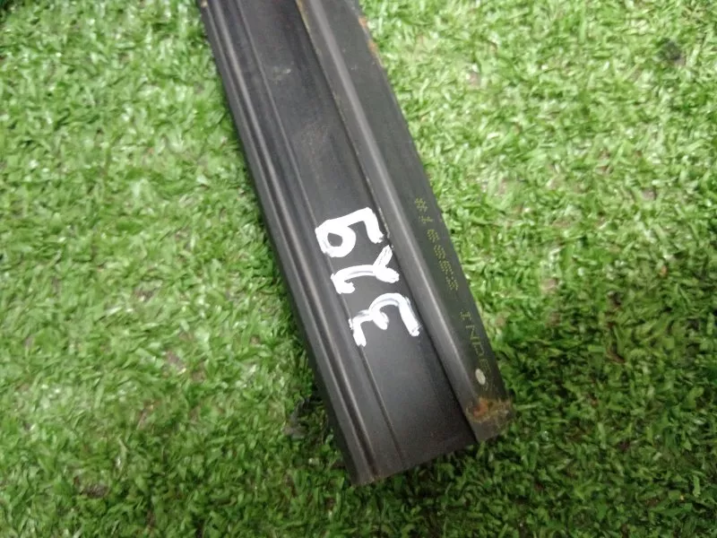 Уплотнитель стекла двери