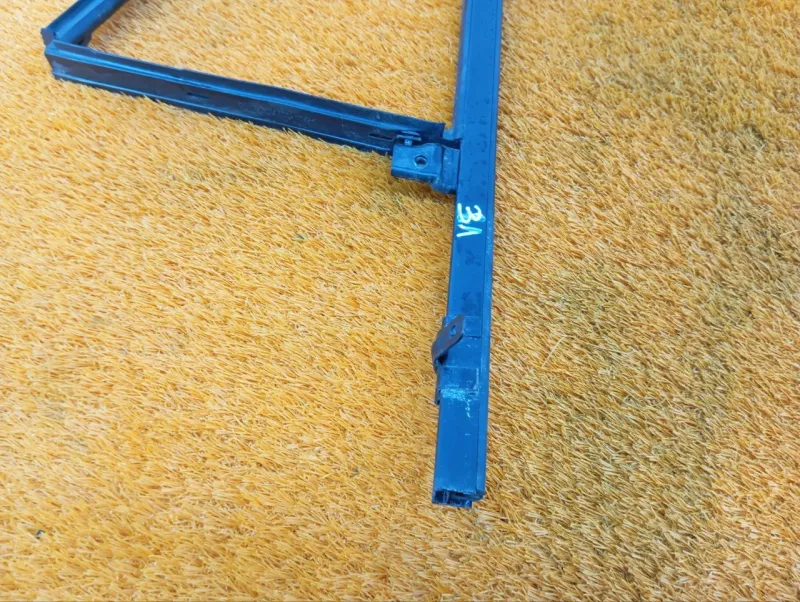 Уплотнитель стекла двери