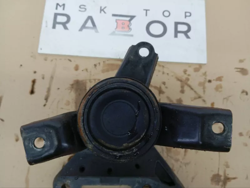 Подушка двигателя