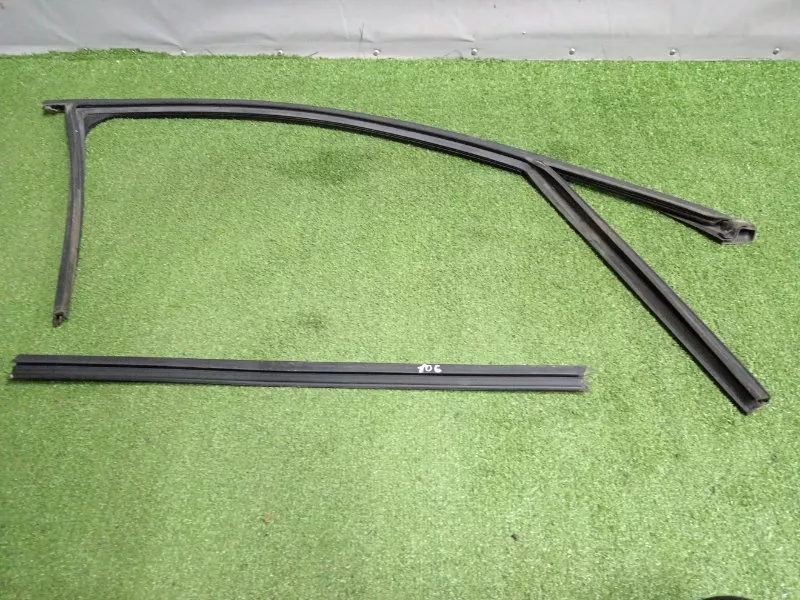 Уплотнитель стекла двери