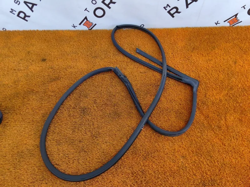 Уплотнитель двери