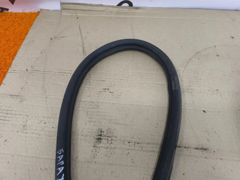 Уплотнитель багажника