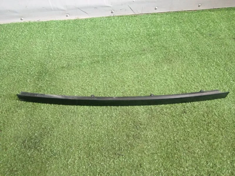 Направляющая стекла двери