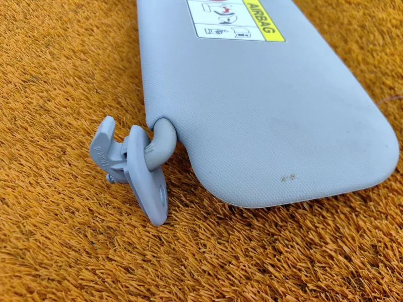 Козырек солнцезащитный