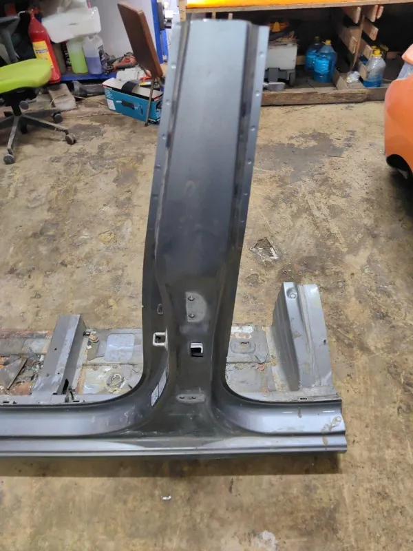 Порог с центральной стойкой