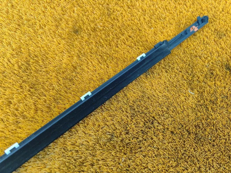 Уплотнитель стекла двери