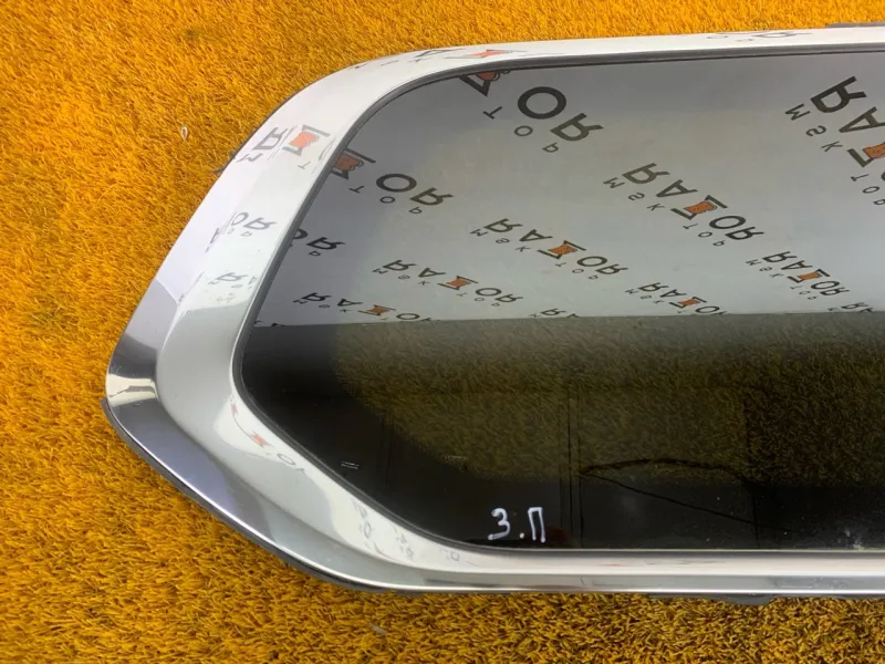 Стекло кузовное глухое