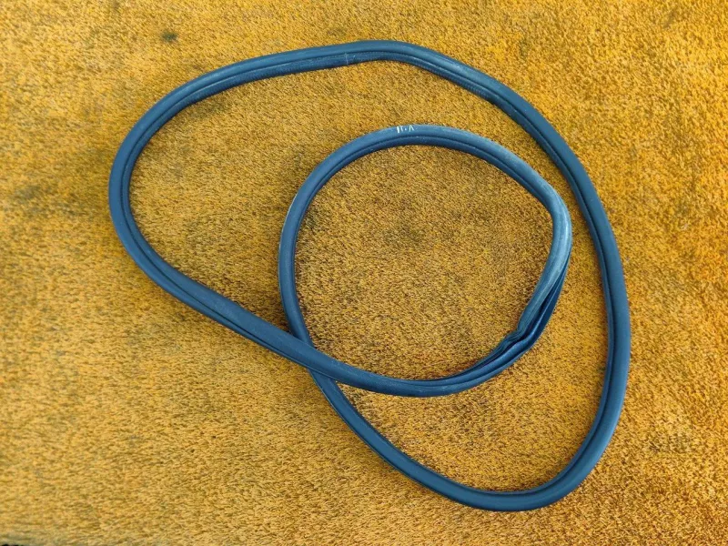 Уплотнитель проема двери