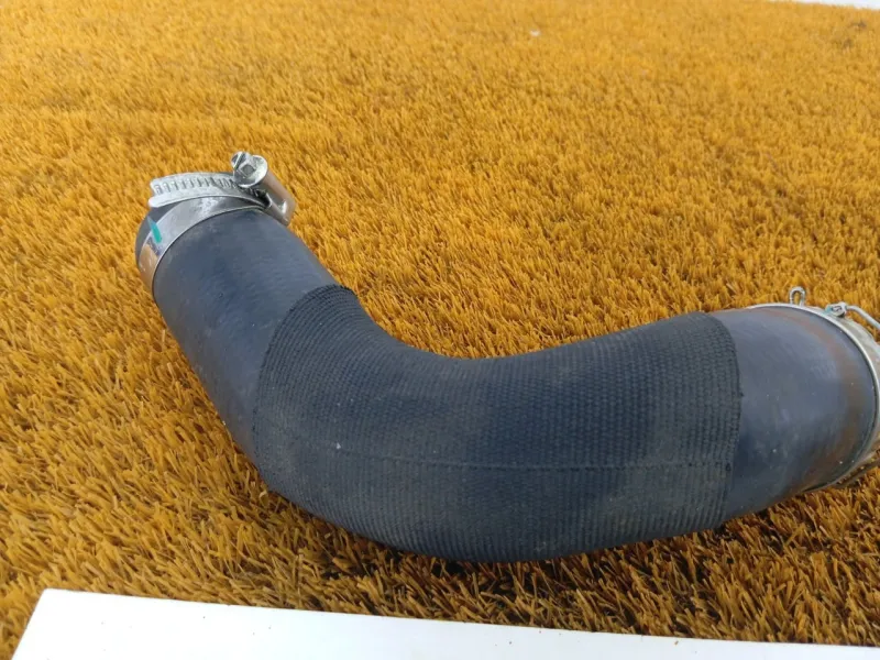 Патрубок интеркулера