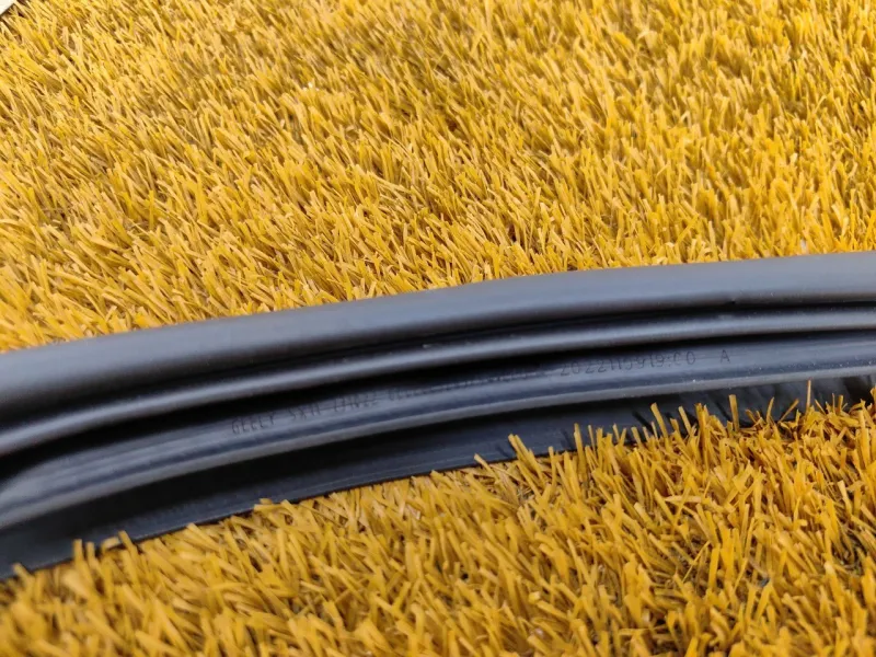 Уплотнитель проема двери