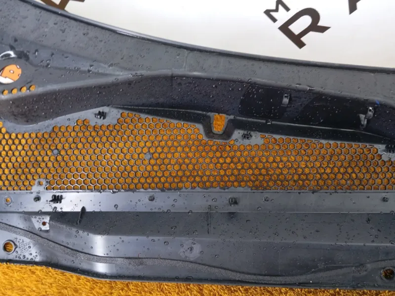 Решетка под лобовое стекло