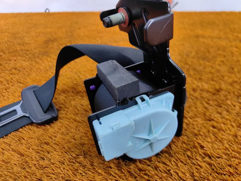 Ремень безопасности