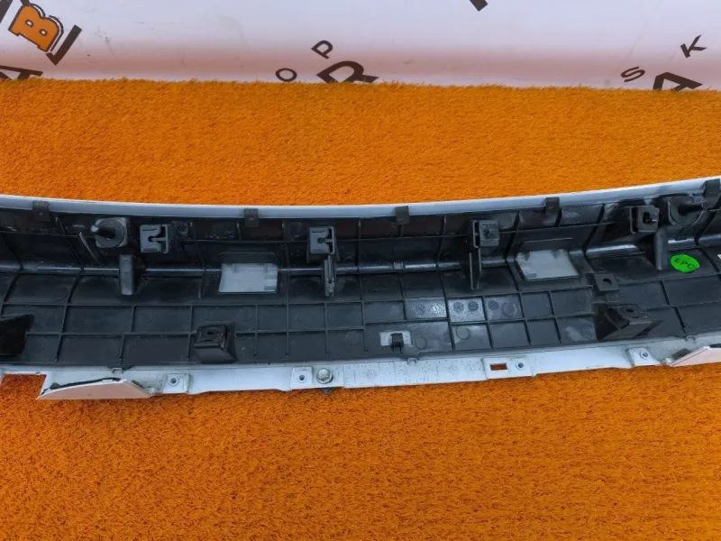 Накладка крышки багажника