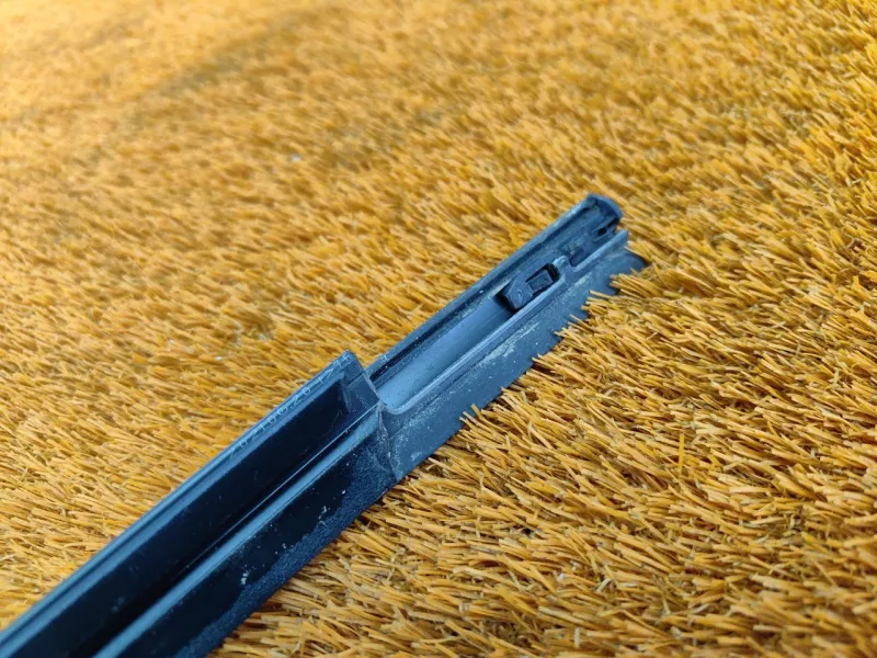 Молдинг стекла