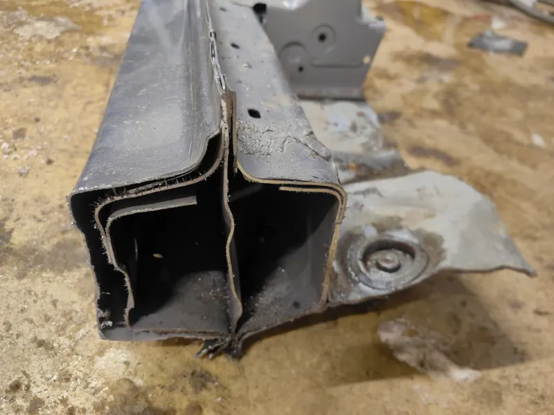 Порог с центральной стойкой Chery Tiggo 4 PRO 2023 502000843AAADYJ SQRE4G15C, правый