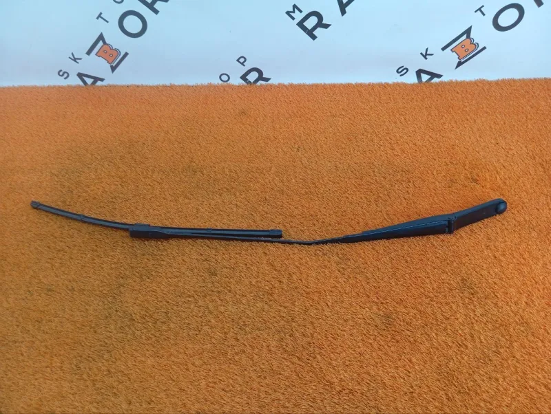 поводок стеклоочистителя