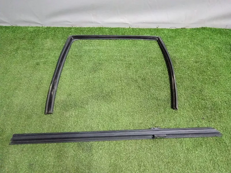 Уплотнитель стекла двери