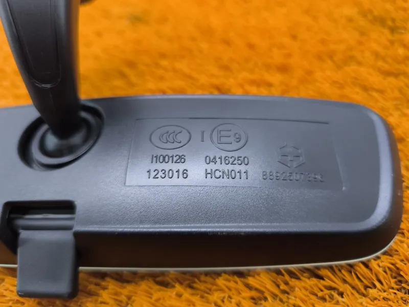 Зеркало заднего вида