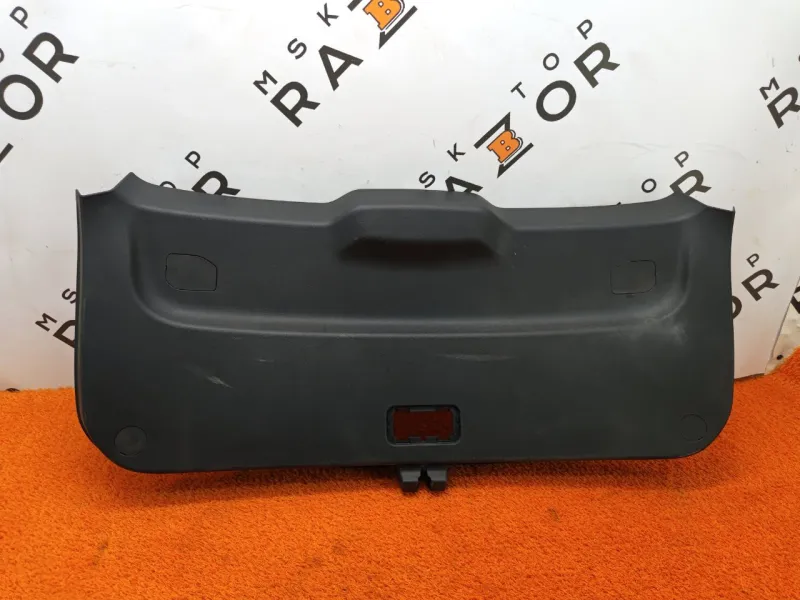 Обшивка крышки багажника