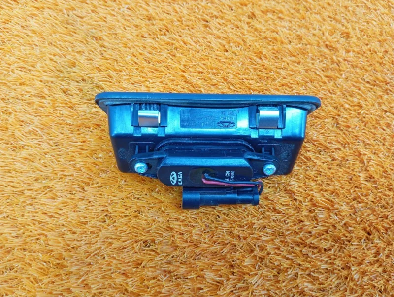 Кнопка открывания багажника
