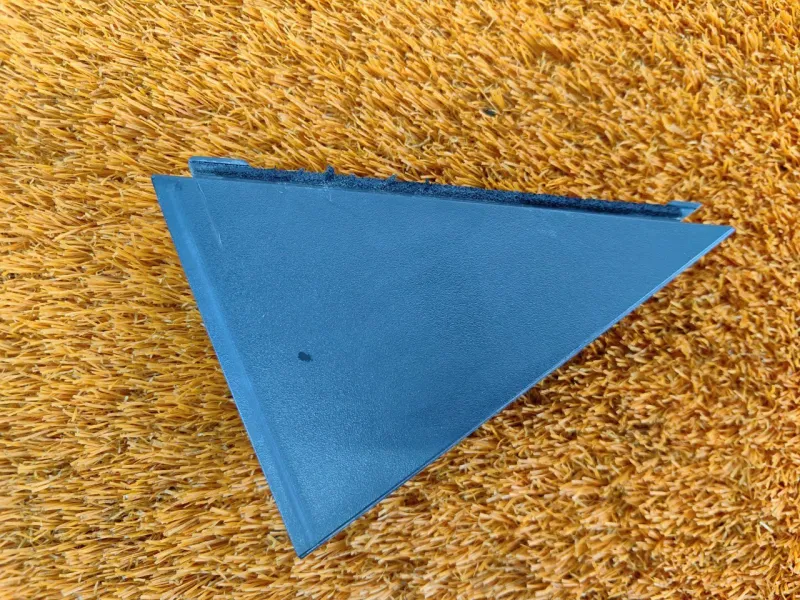 Уголок двери