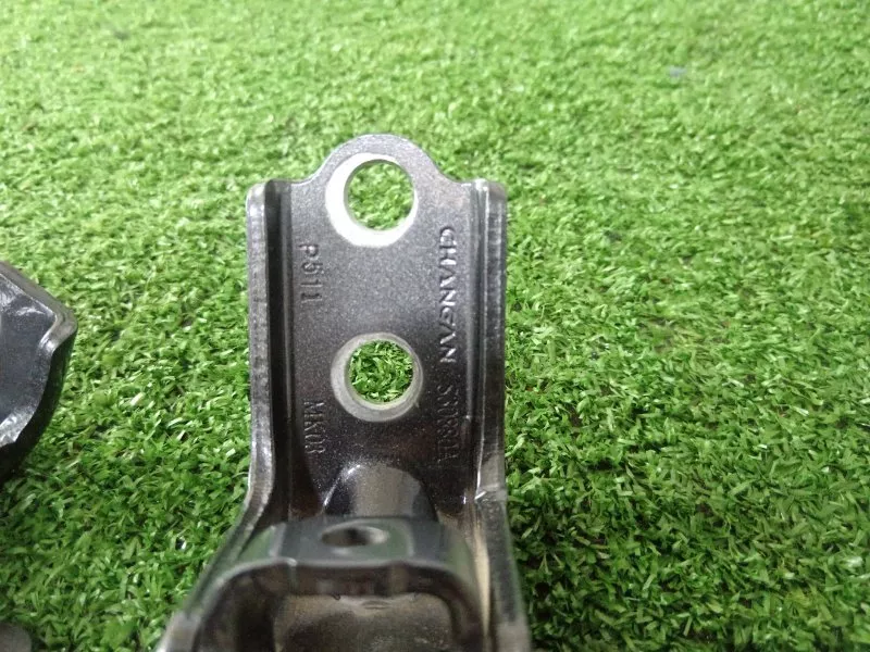 Петля двери