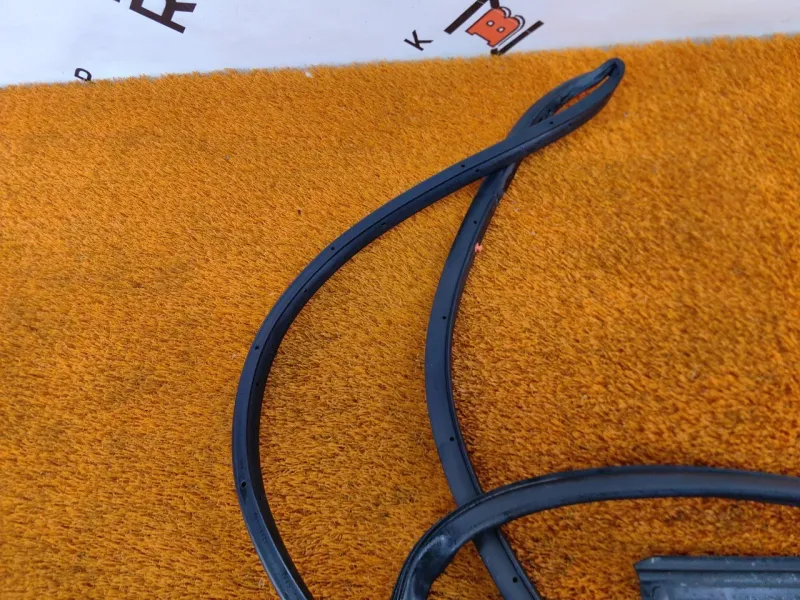 Уплотнитель двери