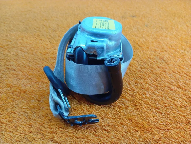 Ремень безопасности