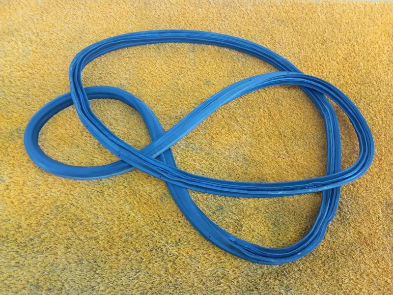 Уплотнитель багажника