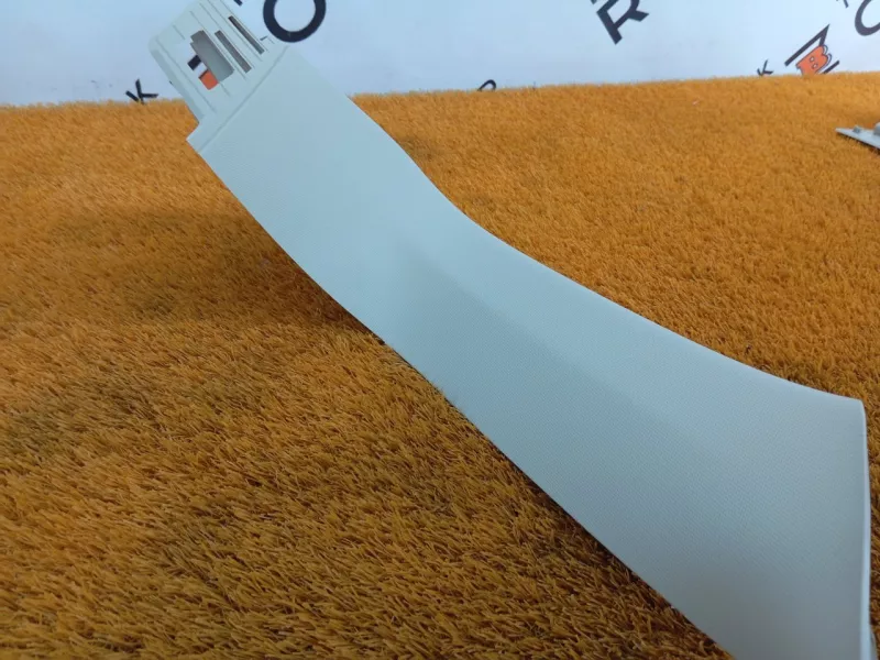 Обшивка двери багажника