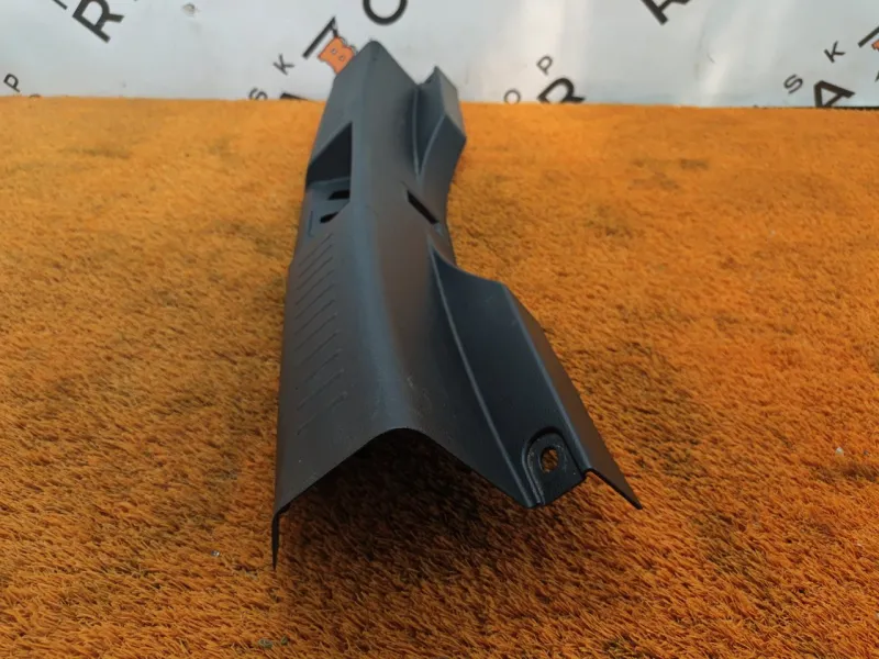 Накладка замка багажника