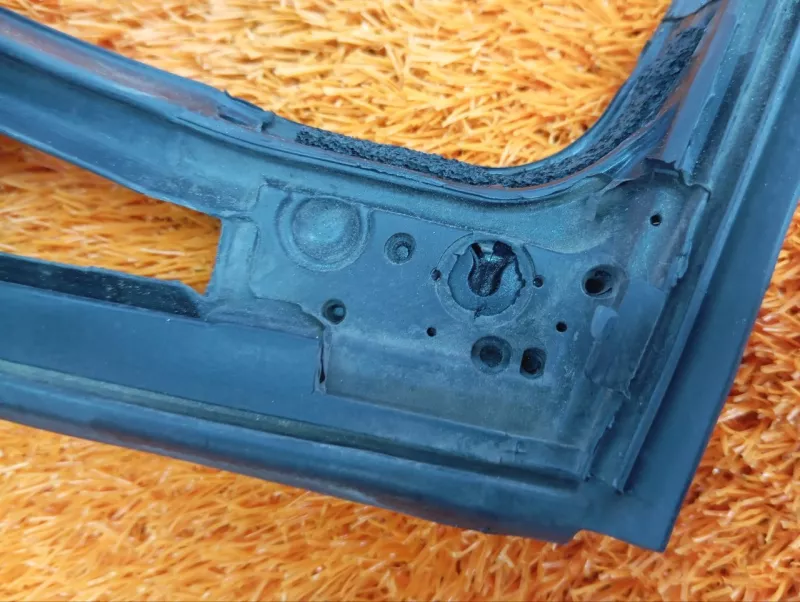 Уплотнитель двери